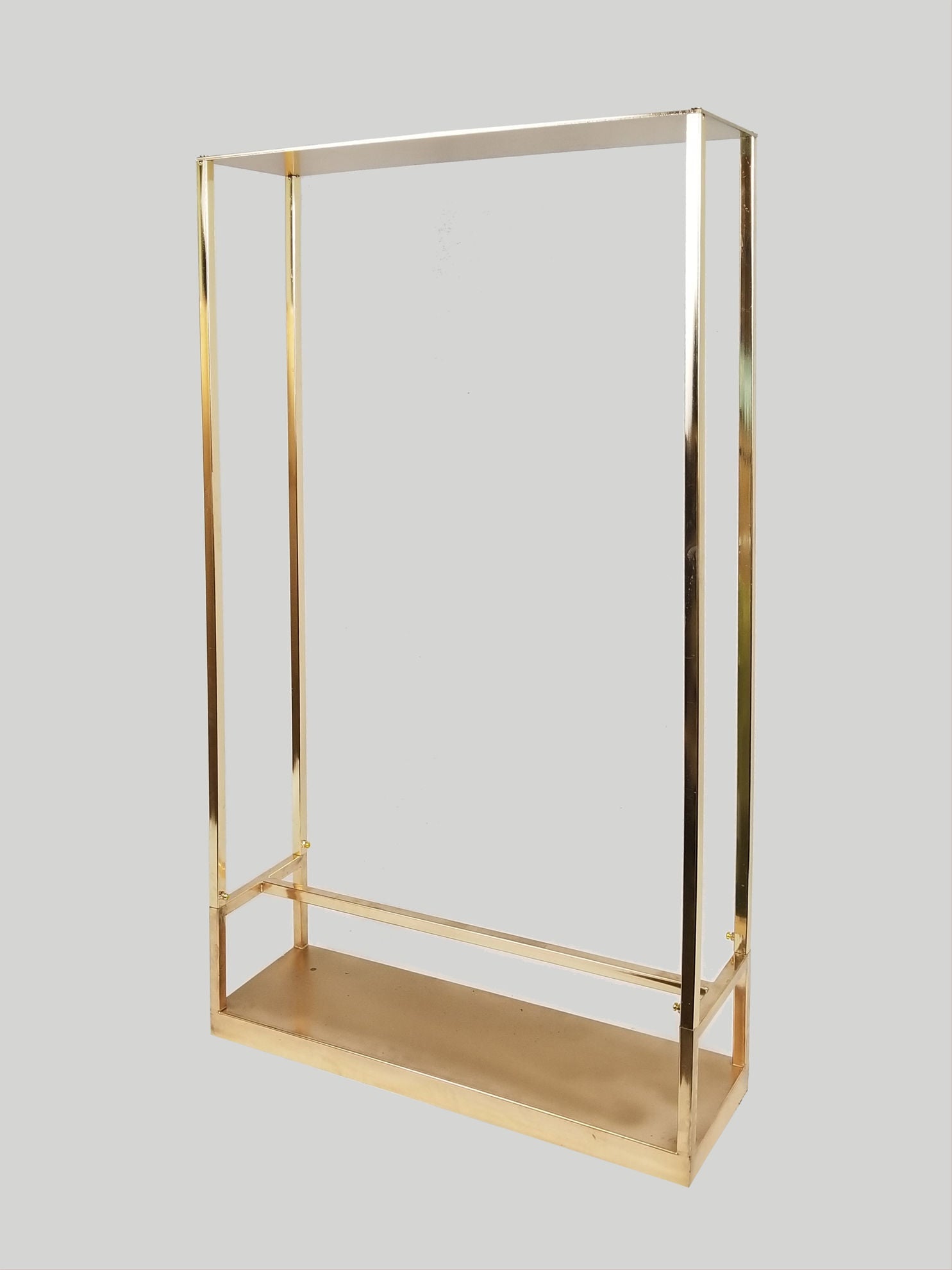 VC2588 - Shiny Gold Rectangle Stand Centerpiece
