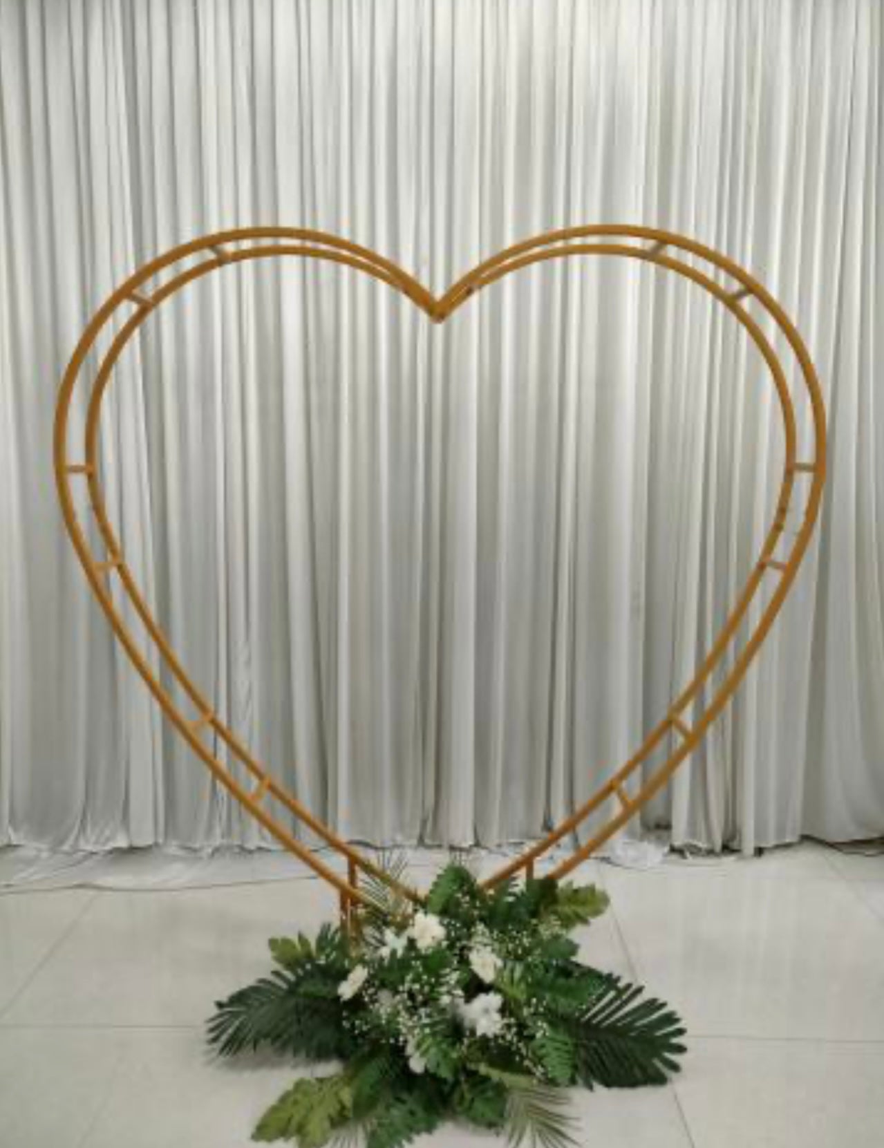 Gold Heart Arch 7 feet