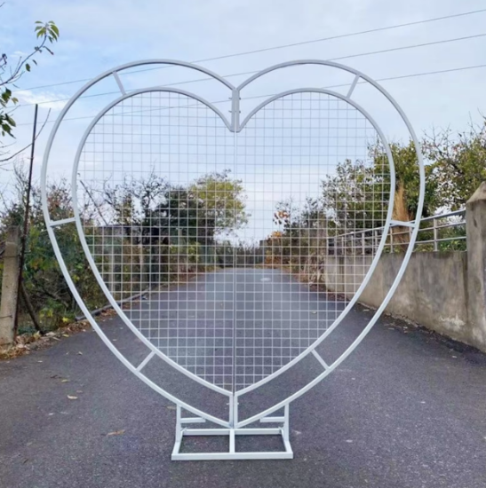 Picture of Heart Arch with Mesh