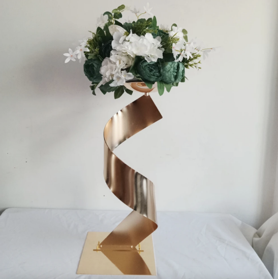 Picture of Spiral Shiny Gold Metal Centerpiece