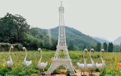 Picture of Large Metal Eiffel Tower Decoration